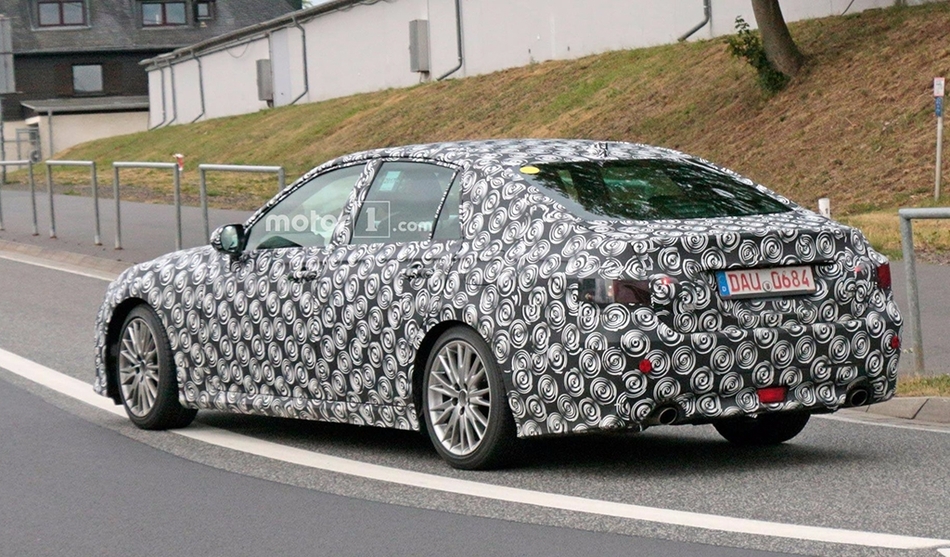 疑似新雷克萨斯GS谍照曝光