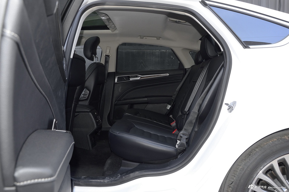 2017款蒙迪欧1.5T自动至尊型