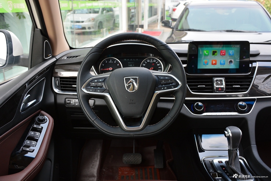 2017款宝骏560 1.5t dct旗舰型