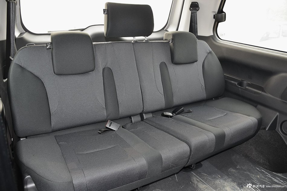 2016款瑞风M4 2.0L手动舒适型 银色