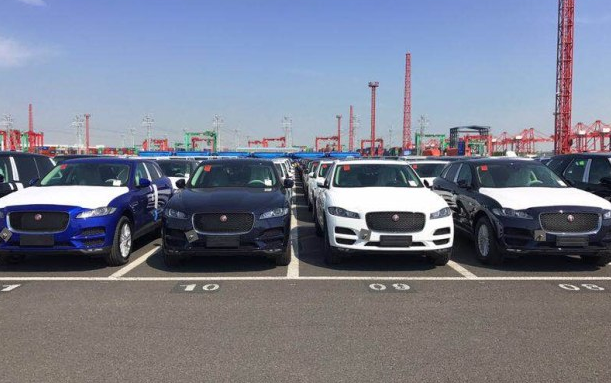 搭2.0T发动机 新款捷豹F-PACE实车曝光 