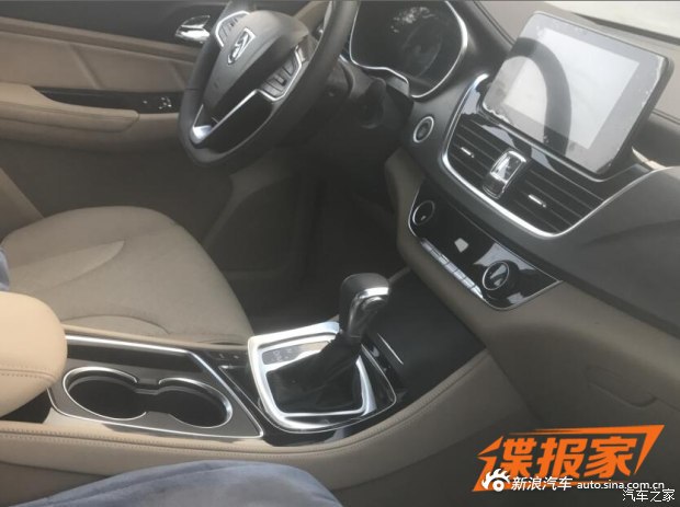 或年内上市 宝骏730自动挡车型谍照
