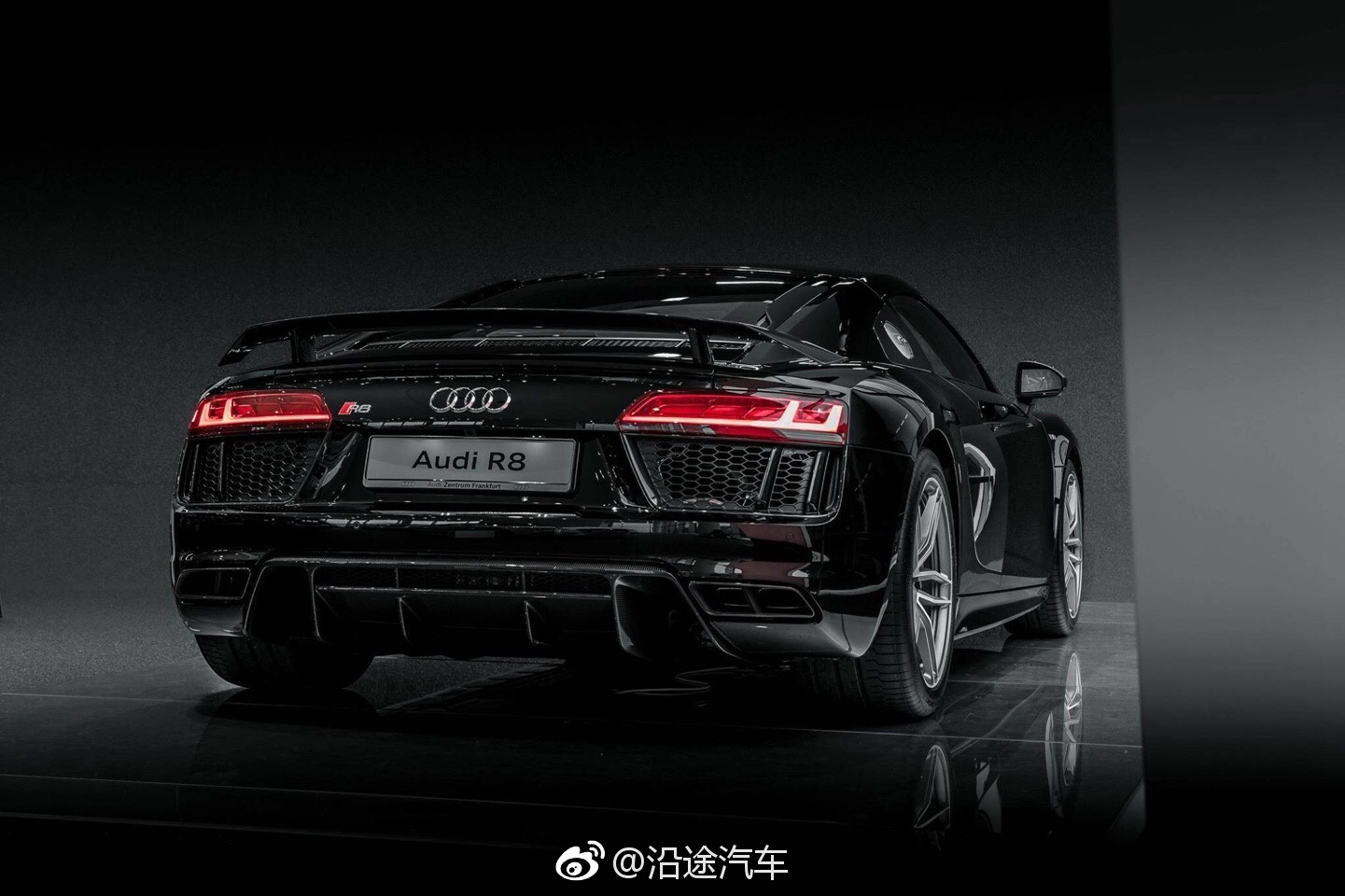 奥迪r8,质感黑,霸气侧漏!