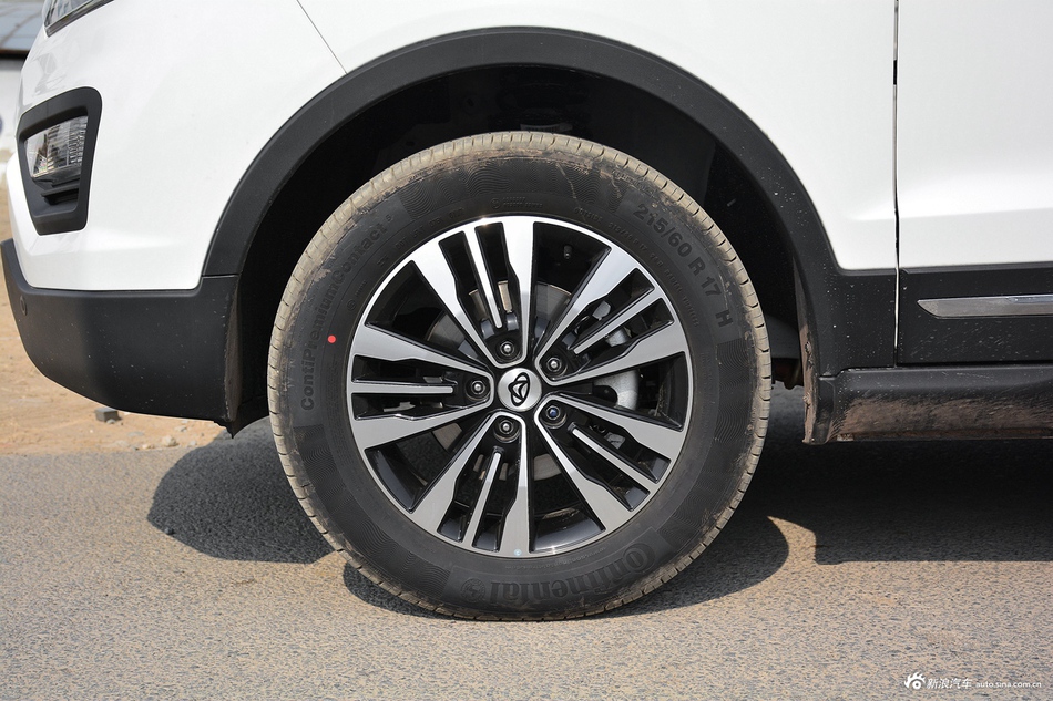 2017款长安cx70t 1.5t手动尊擎版