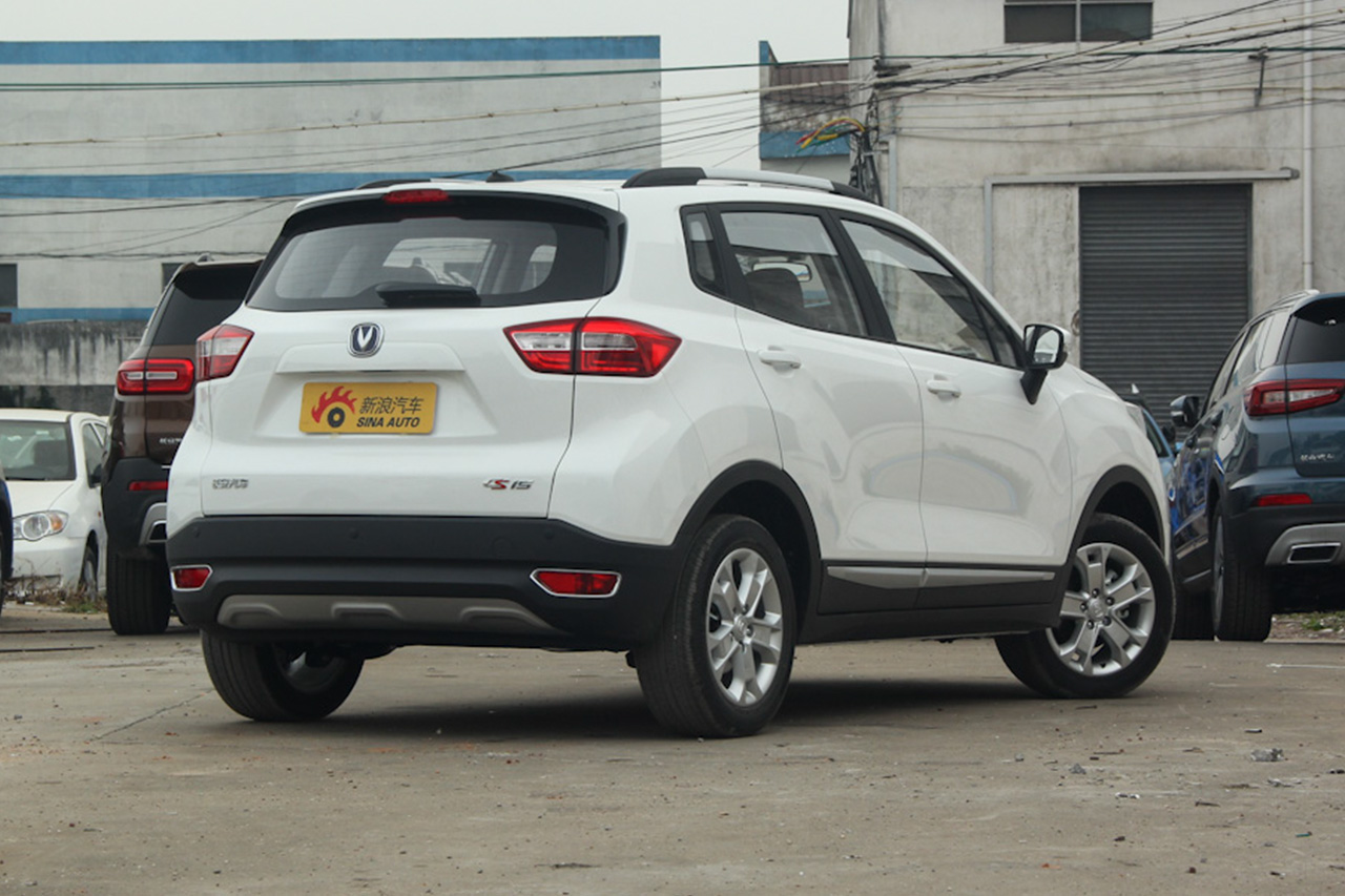 2017款长安cs15 1.5l自动豪华天窗版