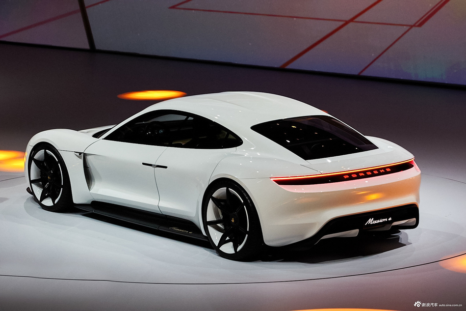 实拍|保时捷mission e 充电5分钟续航百公里