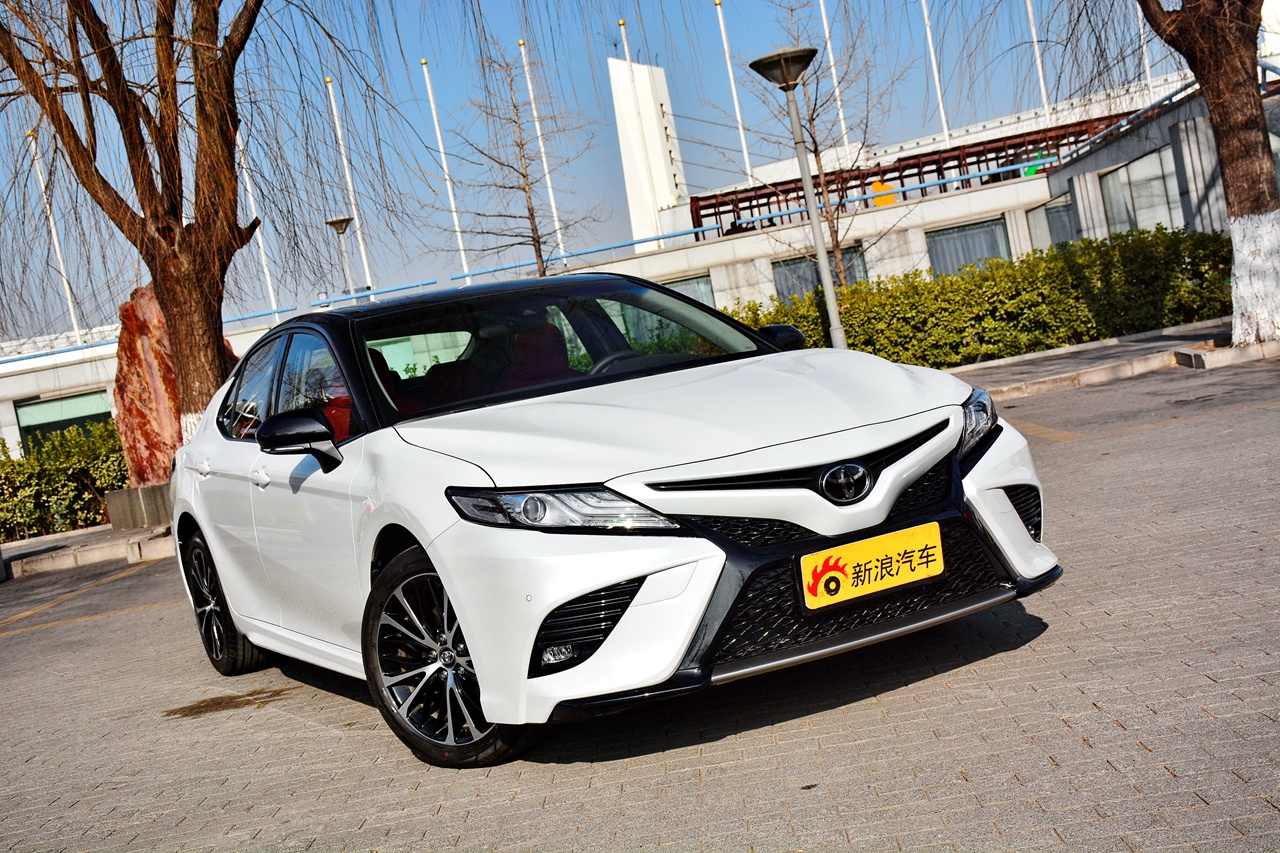 2018款凯美瑞2.5s自动锋尚版