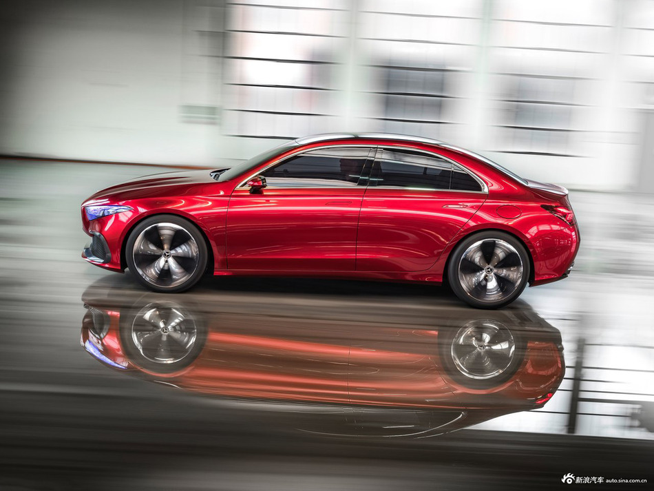 20万最便宜奔驰？全新A级剑指宝马1系三厢