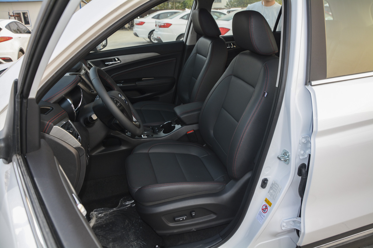 2017款长安cs75尚酷版 1.5t自动锋锐型