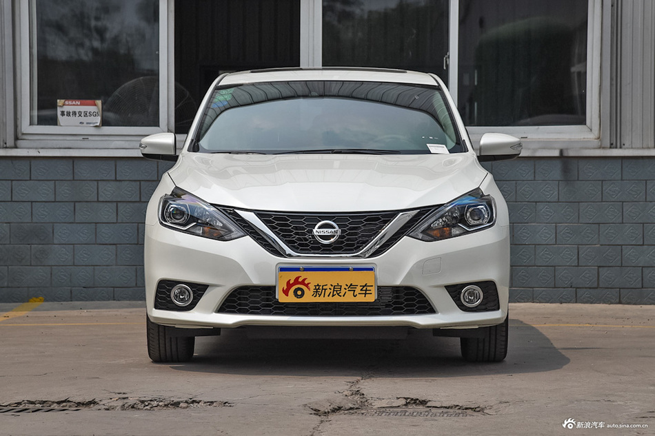 2016款轩逸1.8L自动XV智尊版 珠光白