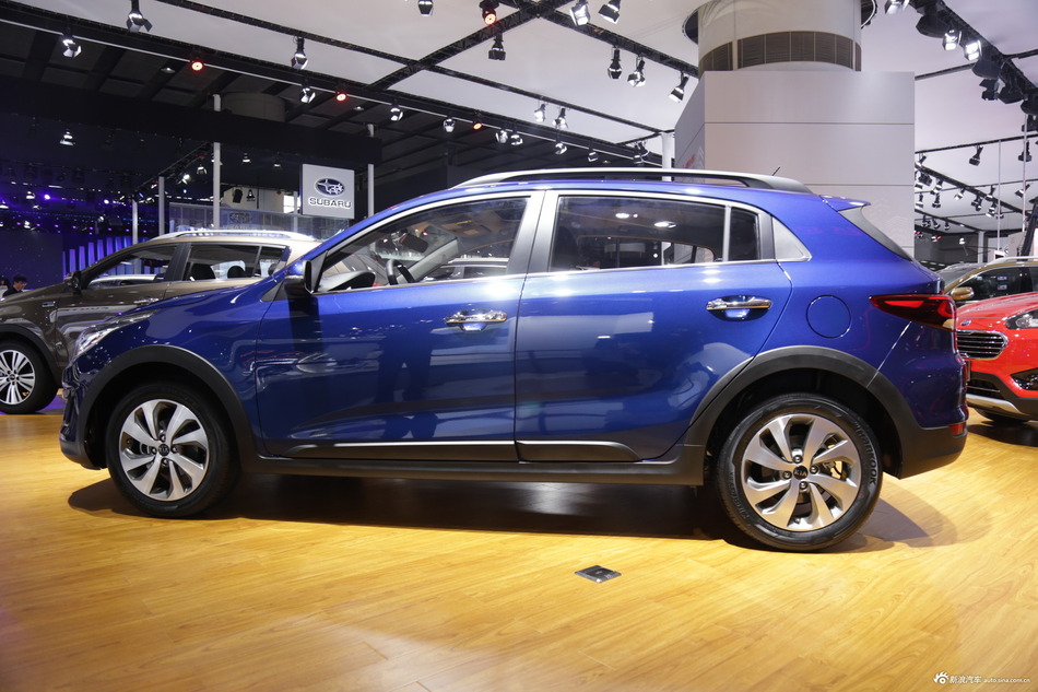 起亚kxcross北京701万起新车选它不会错