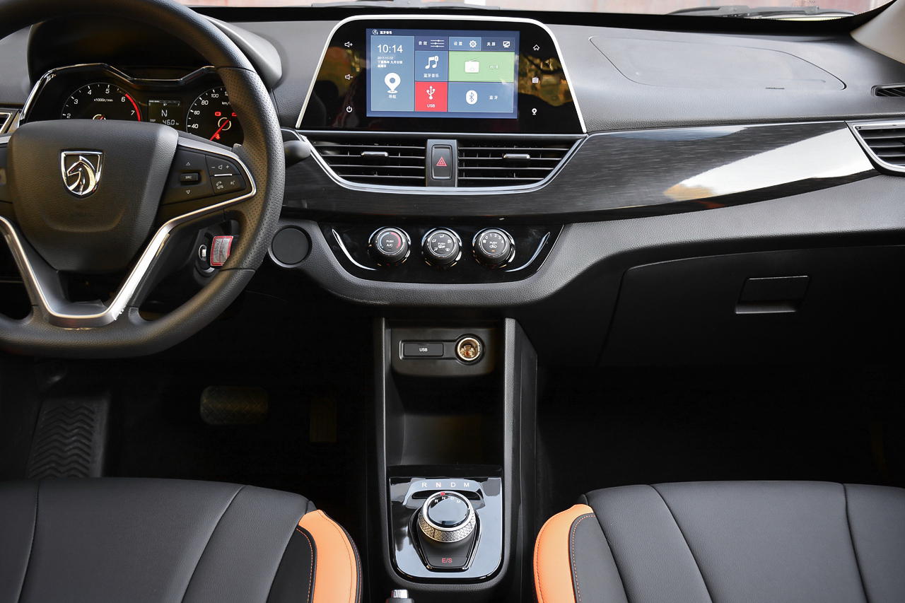 【实拍|宝骏310自动挡 3万多不用再挤公交】宝骏310综合图 -新浪汽车