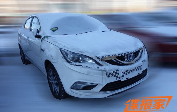 格栅有所变化 长安新款逸动谍照曝光 