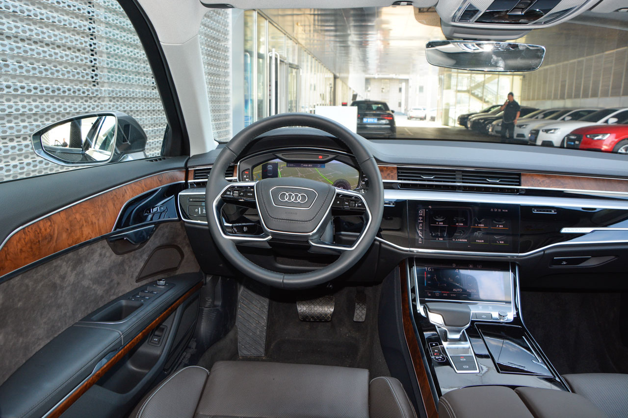 2018款奥迪a8l 3.0t自动55 tfsi quattro豪华型