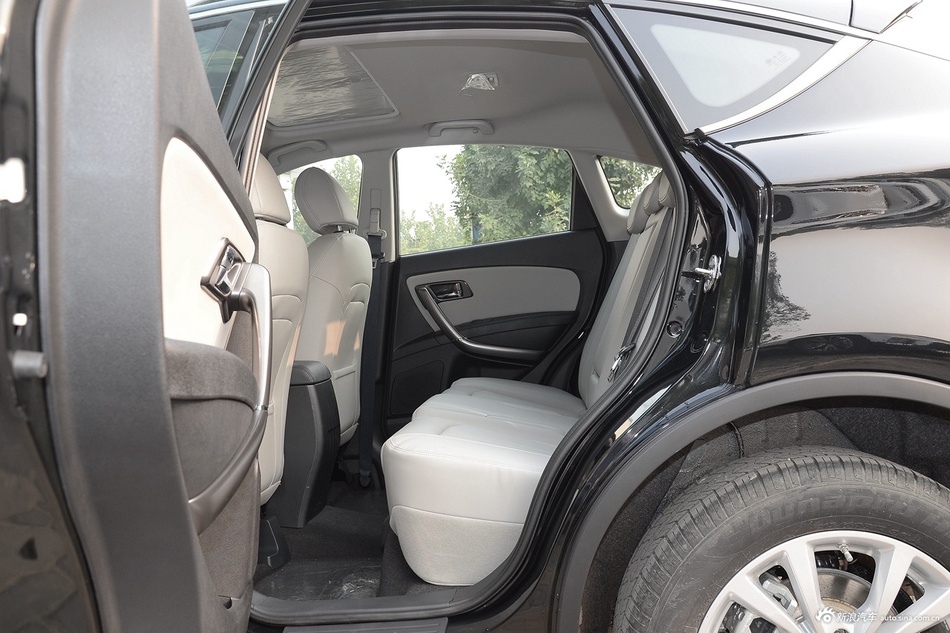 2017款奔腾X80 2.0L自动精英型