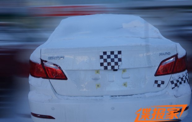 格栅有所变化 长安新款逸动谍照曝光 