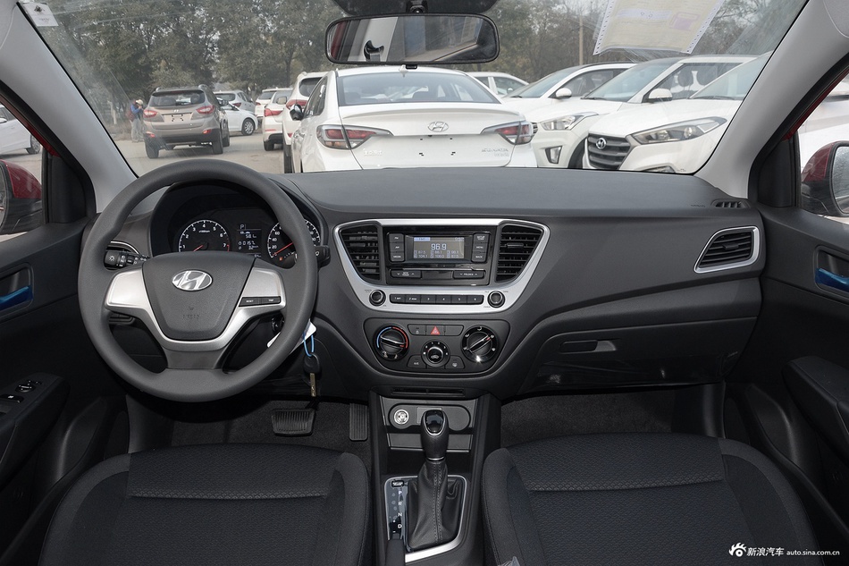 2016款现代悦纳 1.4L自动炫酷版GLS