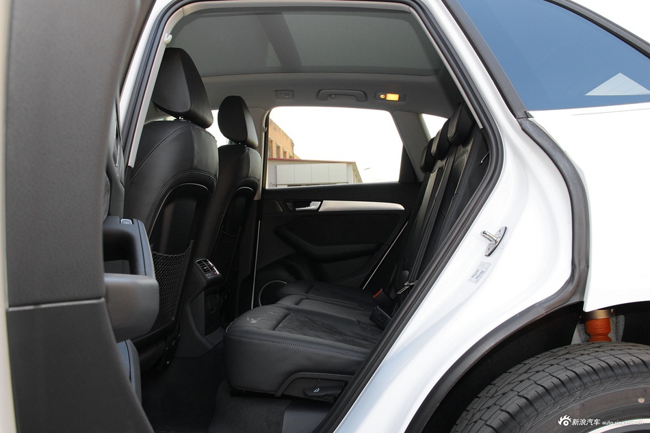 2017款奥迪Q5 2.0T自动40TFSI豪华型(白)