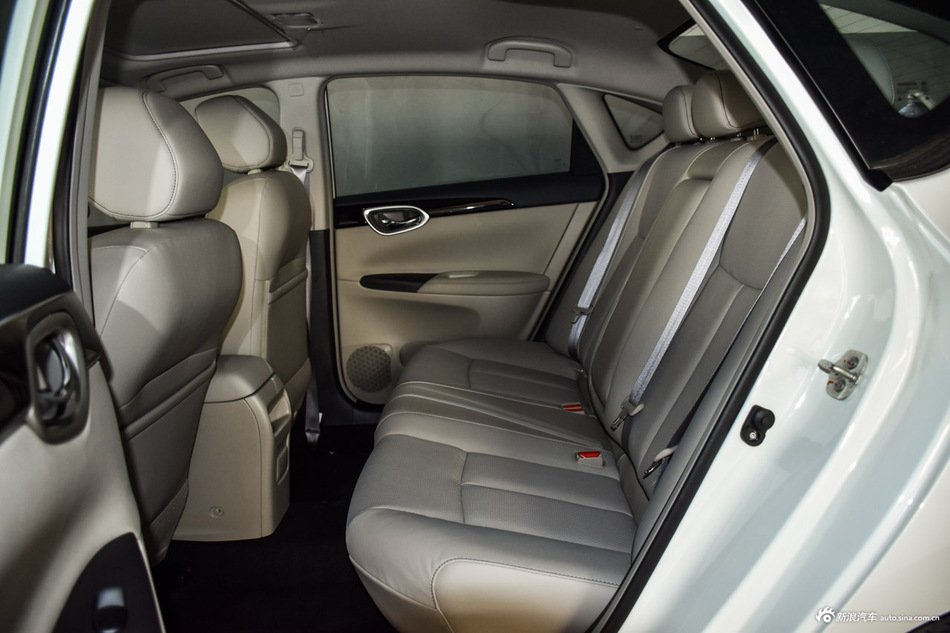 2016款轩逸1.6L自动XV智享版 珠光白