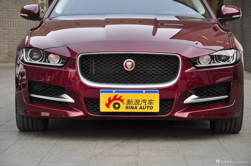 2017款捷豹XE R-SPORT 2.0T自动i4 Ti (200PS