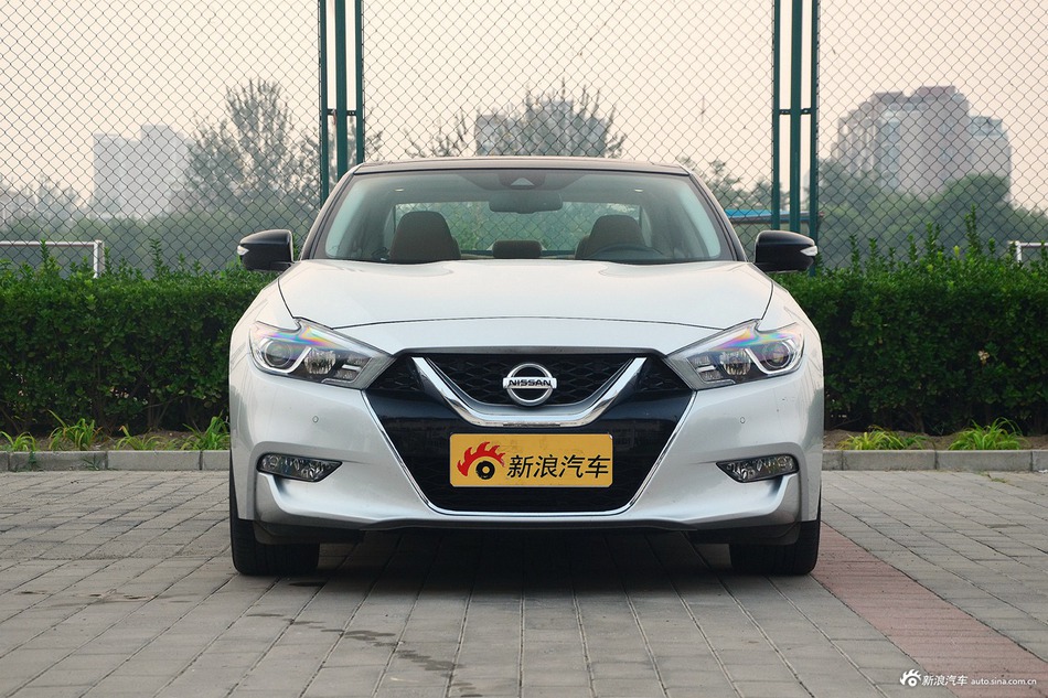 2016款西玛 2.5L自动XV至尊版 月光银