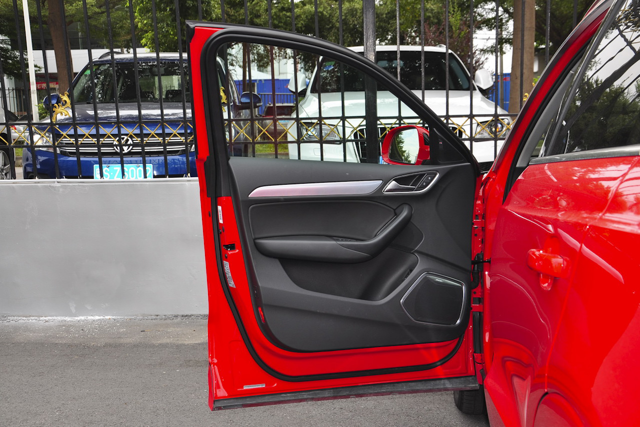 2016款奥迪q3 2.0t自动35tfsi风尚型