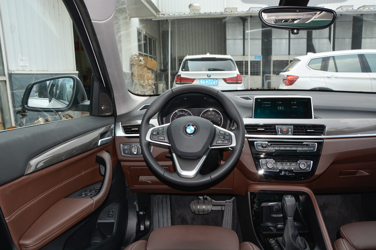 2018款宝马x1 2.0t自动xdrive20li豪华型