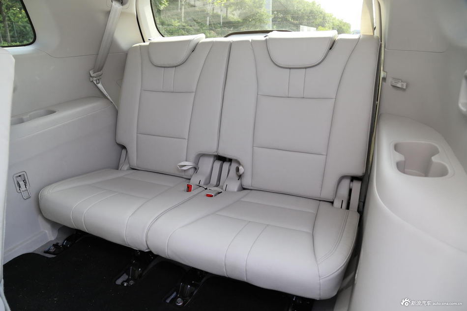 2017款传祺GS8 2.0T自动两驱尊贵版320T