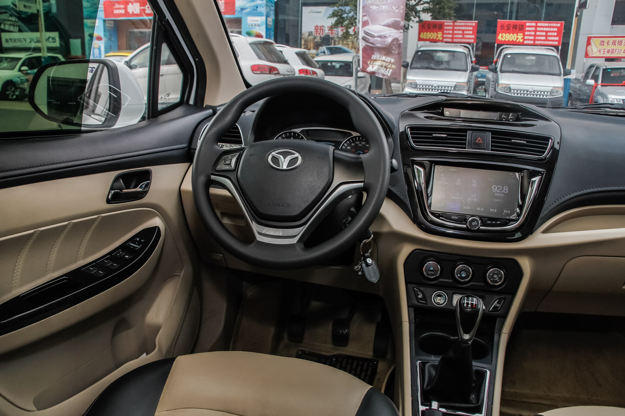 2015款英致737 1.5l手动豪华导航版