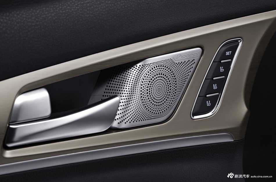 CS95两款顶配车型亮相