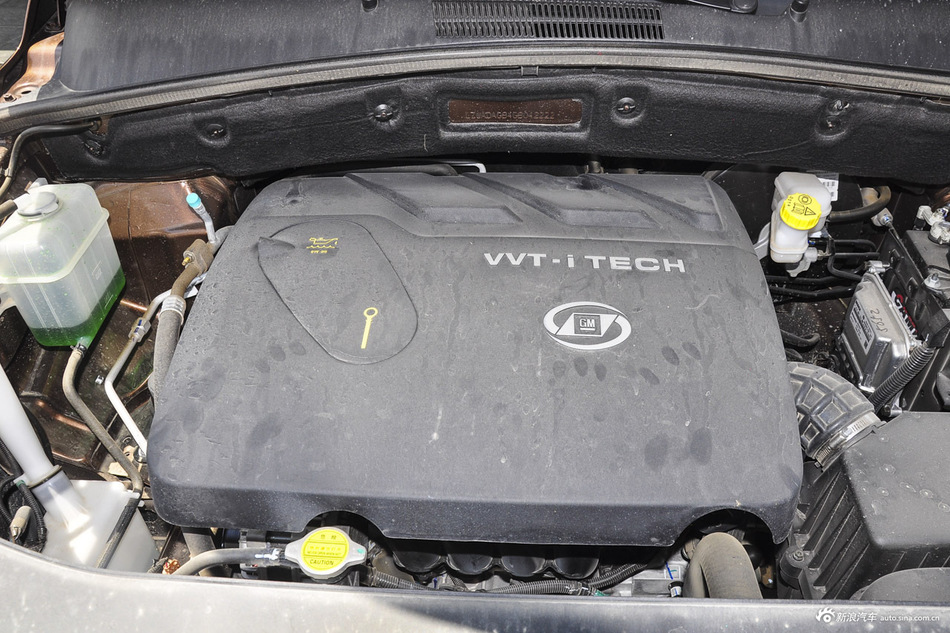 2016款 宝骏560 1.8L手动豪华型 大地棕