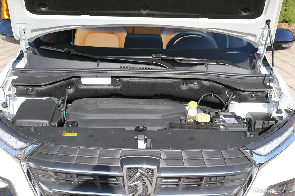 2016款宝骏510手动基本版（白）