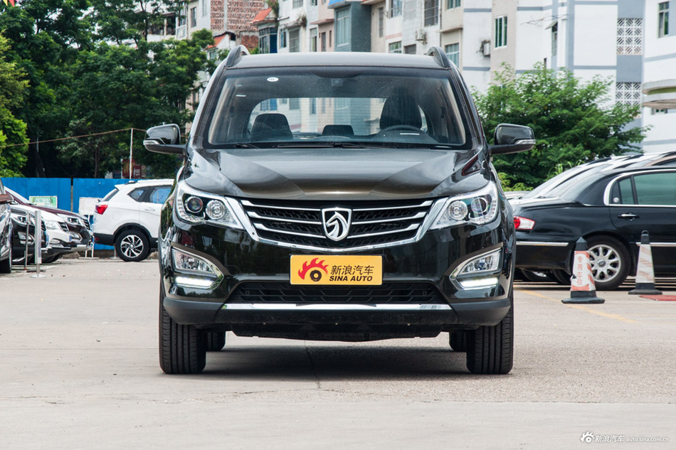 2015款 宝骏560 1.8L手动精英型