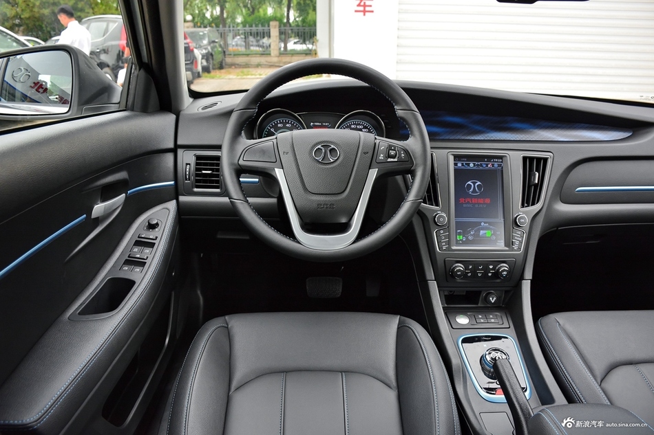 北汽新能源eu系列全国最低52折最高优惠993万