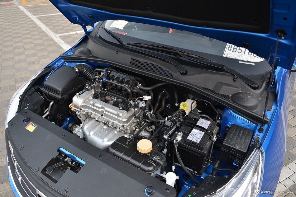 2016款宝骏310 1.2L手动豪华型 碧海蓝