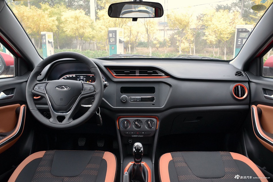 2017款瑞虎3X 1.5L手动版I 红色