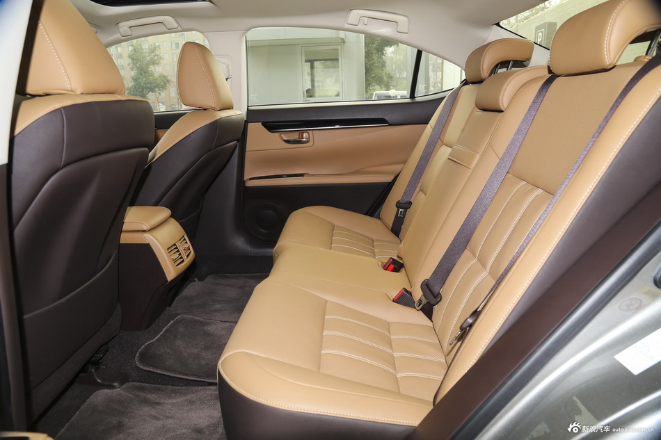 2015款雷克萨斯ES 2.0L自动200舒适版