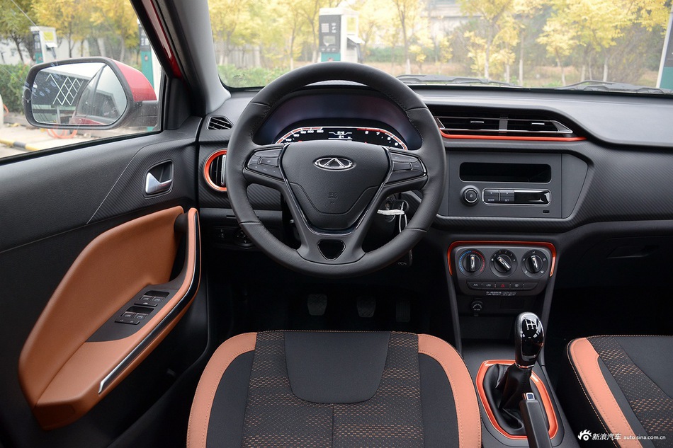 2017款瑞虎3X 1.5L手动版I 红色