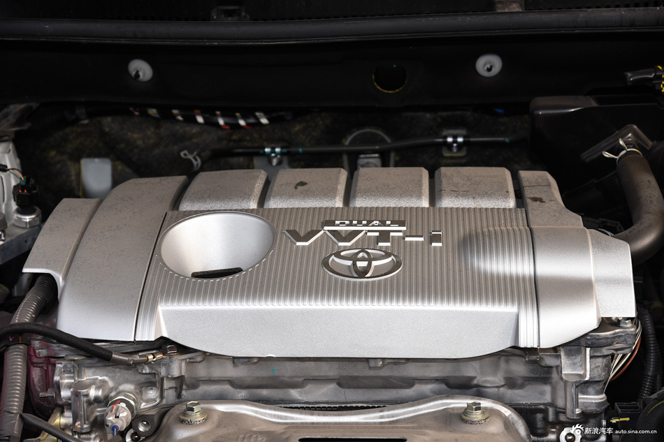 2016款RAV4荣放 2.5L自动四驱尊贵版