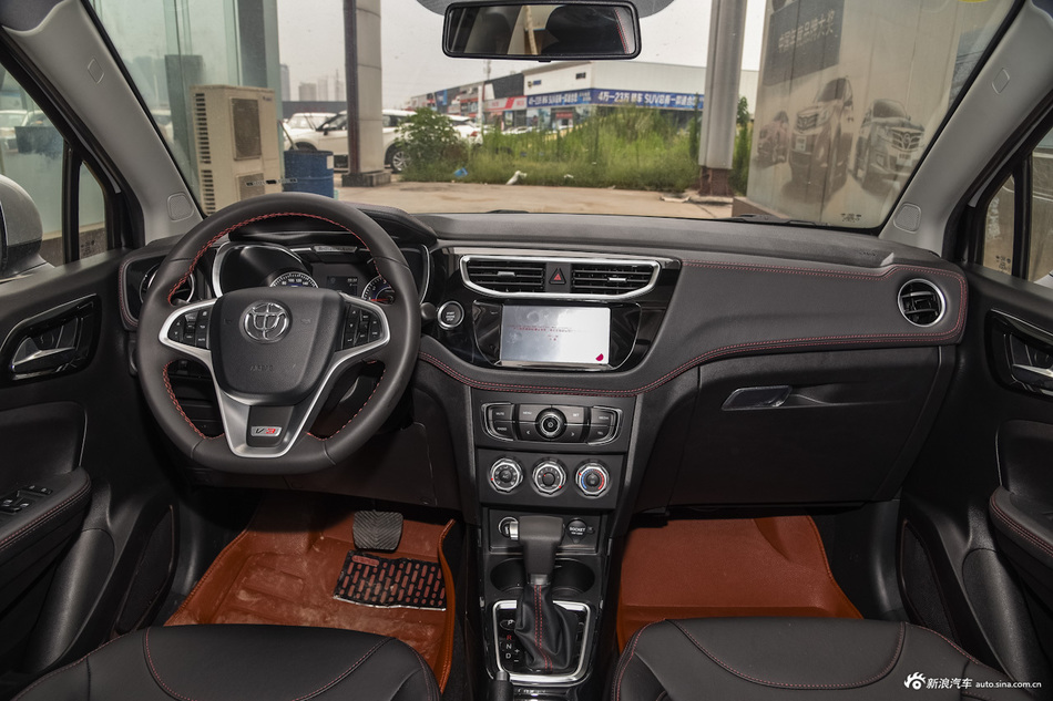 2016款中华V3 1.5L自动智能型 科技银