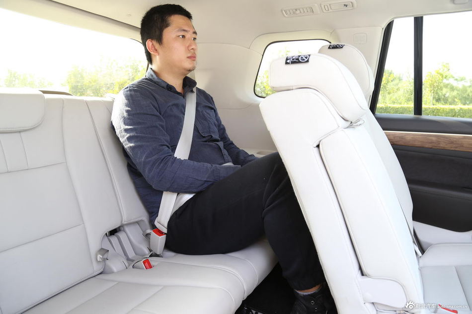 2017款传祺GS8 2.0T自动两驱尊贵版320T