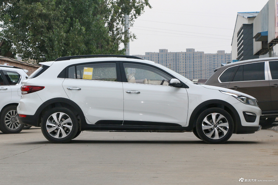 4月新车比价起亚kxcross85折起