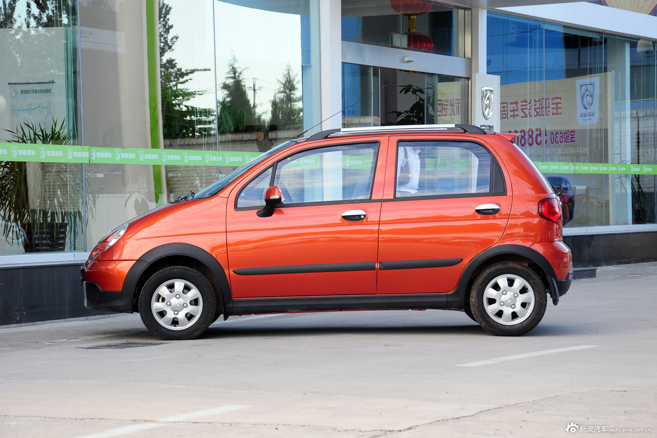 新车展厅:到店实拍新款宝骏乐驰