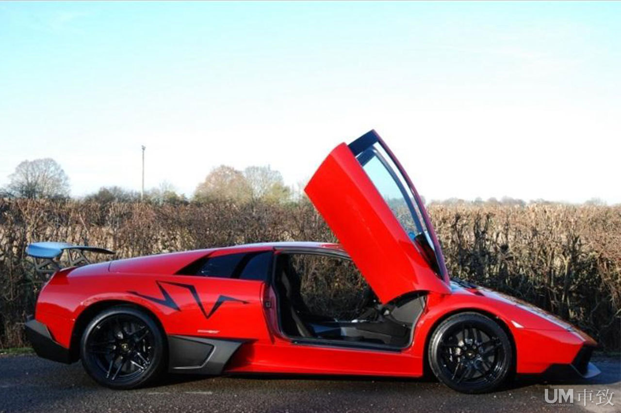 红色蝙蝠王 英国兰博基尼sv拍卖