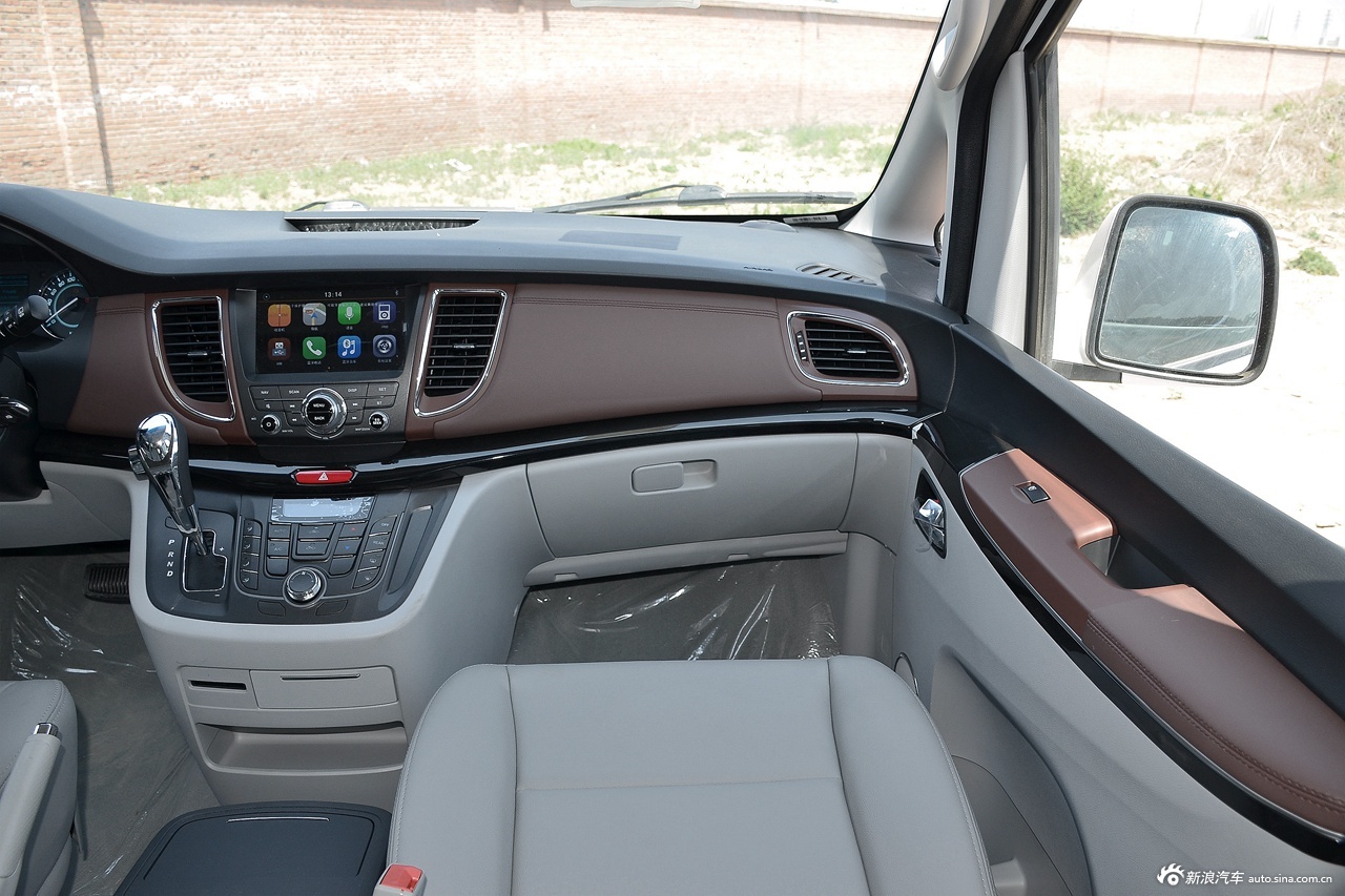 2016款瑞风m5 2.0t自动汽油商务版