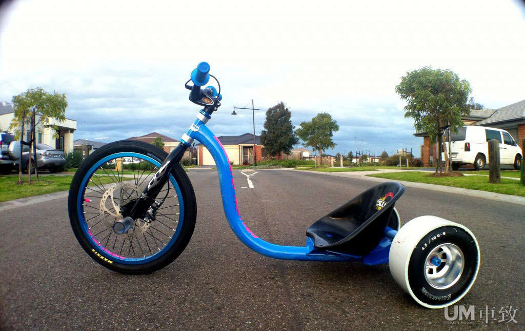 漂移如此简单 三轮自行车下山漂移运动