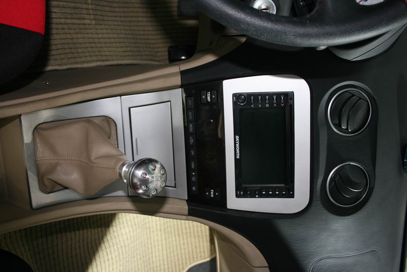 美人豹内饰_美人豹图片94736_汽车图库_新浪汽车_新浪网