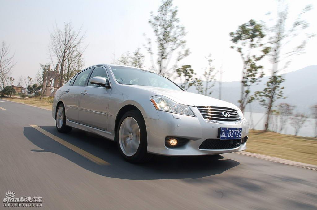 英菲尼迪m35行驶动态