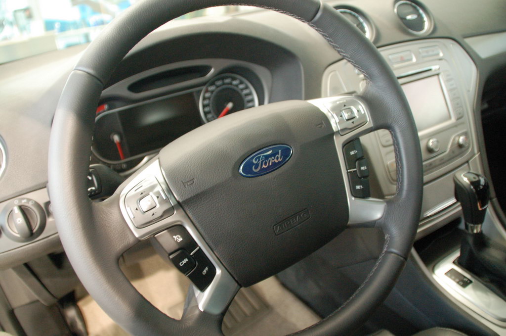 图为蒙迪欧-致胜内饰及细节