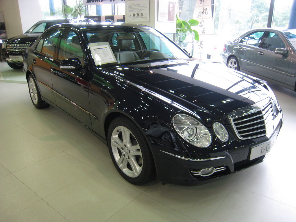 奔驰e230到店实拍图